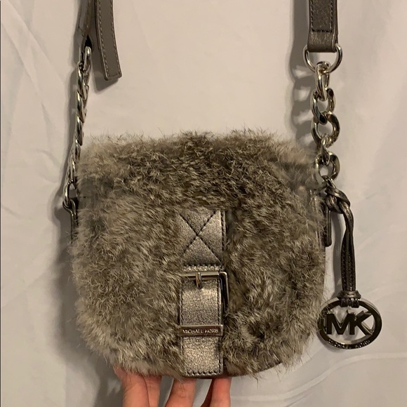 Michael Kors rabbit for a cross body in silver - Picture 3 of 5